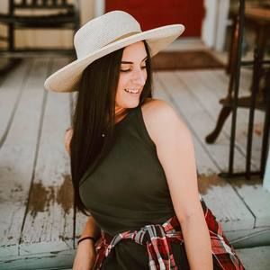 Meet your Posher, Hallie